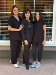 Image of the staff in front of the clinic